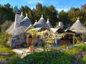 Trullo nel bosco, lungo il sentiero escursionistico ciclabile dell'acquedotto pugliese